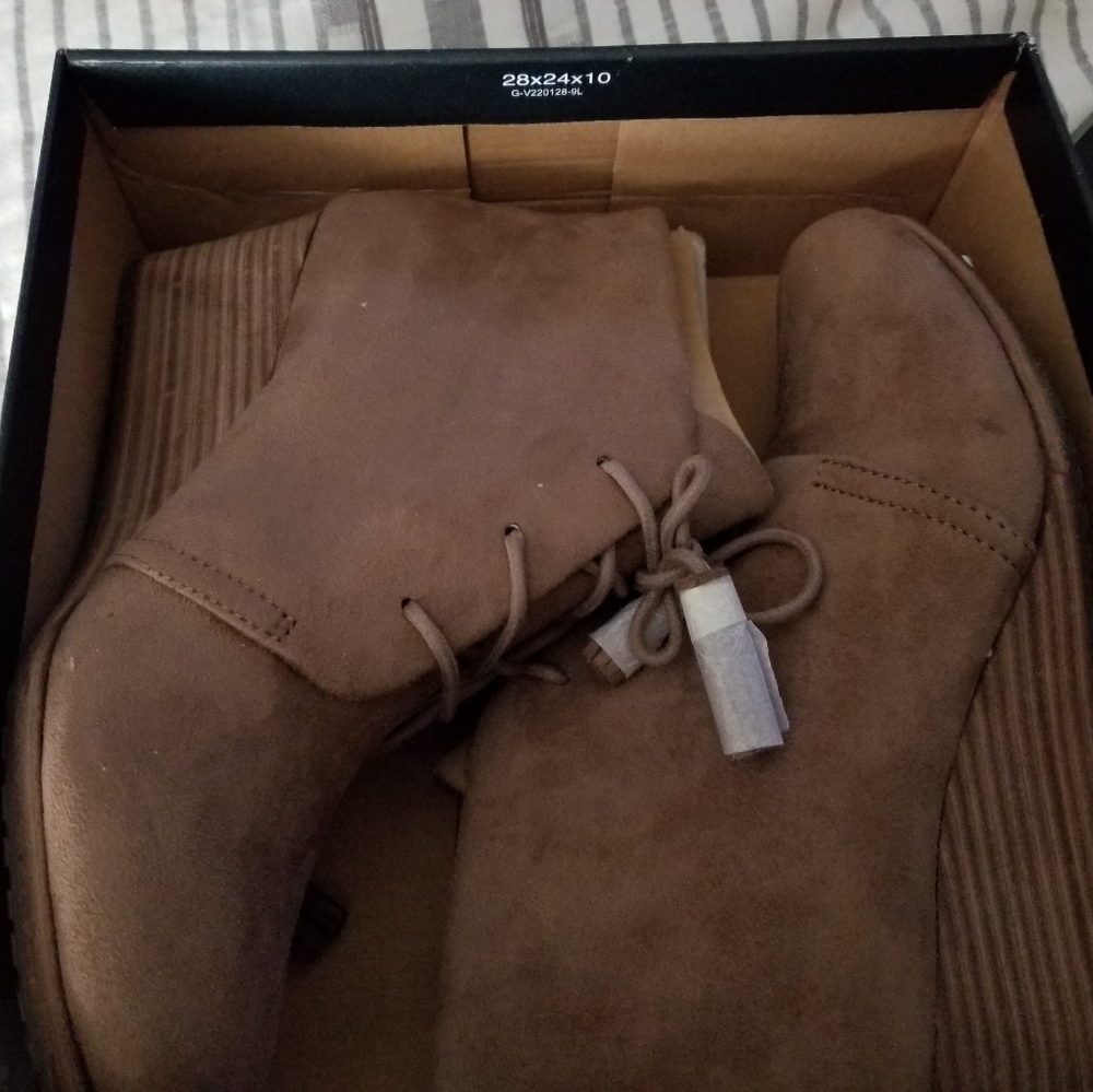 NIB Dr Scholls Womans Dakota Wedge Booties in Tan Micro Suede size 7.